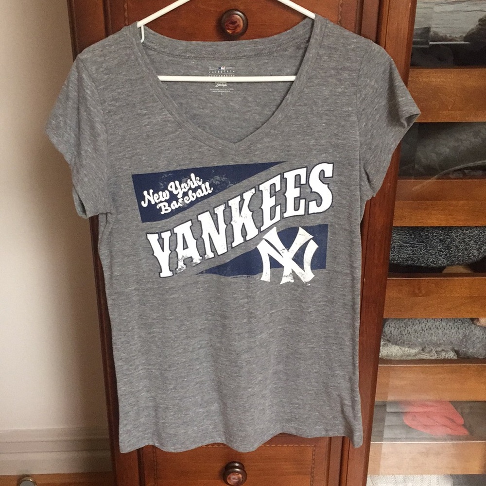 Women’s New York Yankees Tshirt